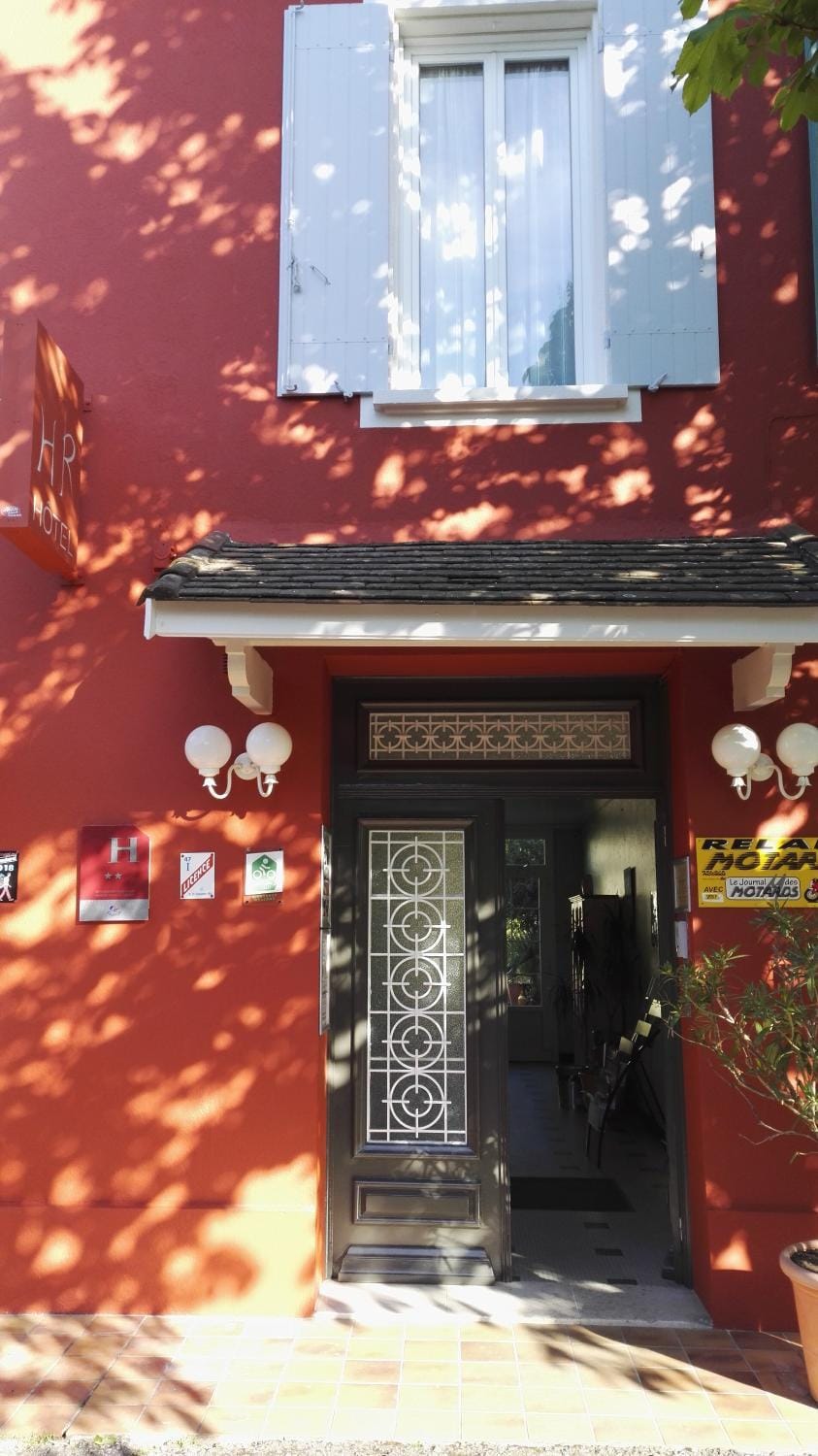 Facade/entrance