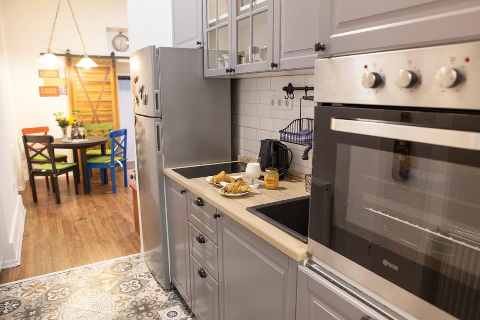 Day, Activities, Winter, Coffee/tea facilities, View (from property/room), Kitchen or kitchenette, Food and drinks, Photo of the whole room, Decorative detail, Seating area, Dining area, On site, Street view