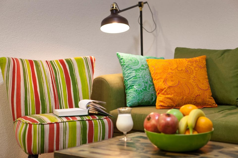 Bed, Winter, TV and multimedia, Living room, Decorative detail, Seating area, Sunset