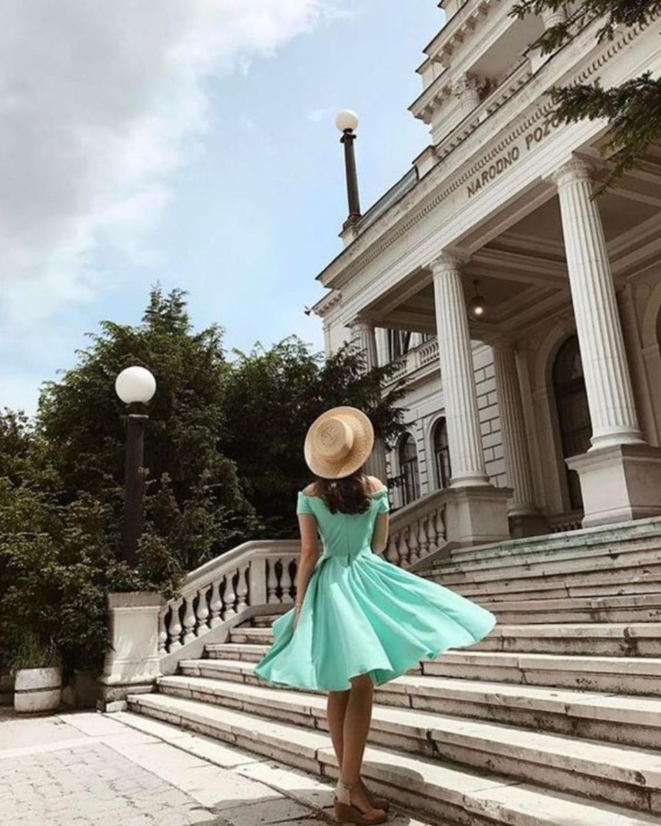 Nearby landmark, Restaurant/places to eat, Day, Neighbourhood, Activities, Winter, Area and facilities, Supermarket/grocery shop, Shopping Area, Swimming pool