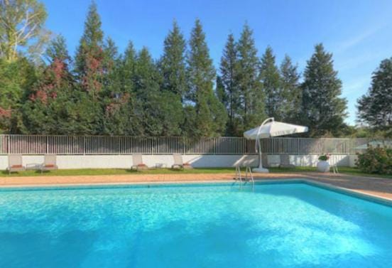 Swimming pool, Swimming pool