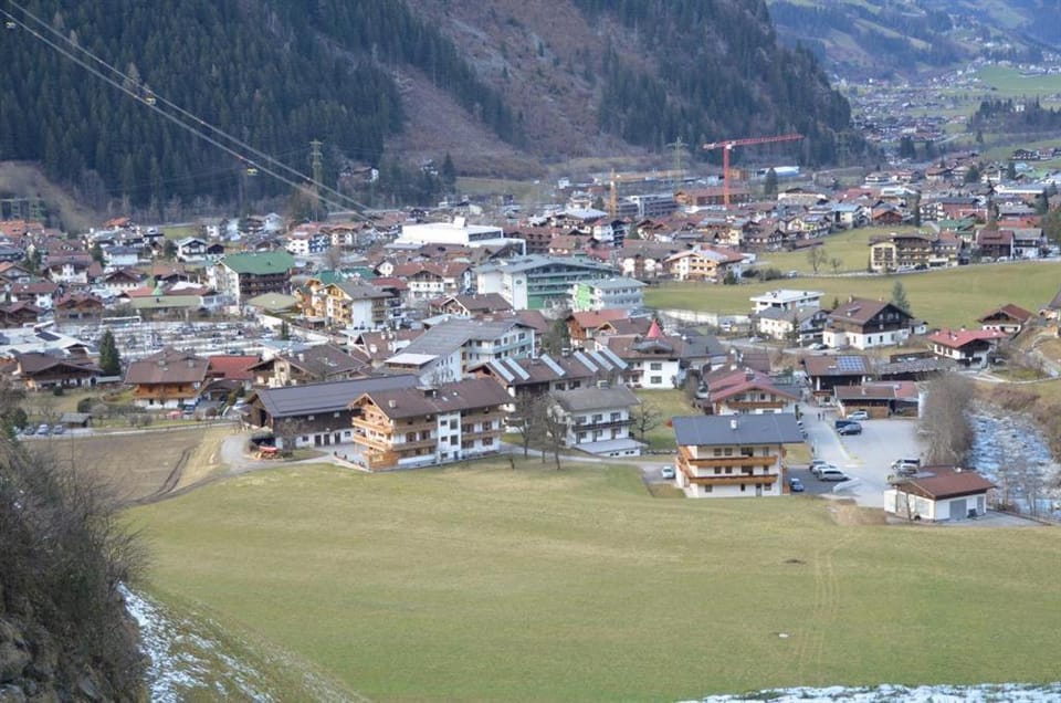 Landhaus Kumbichl - Fam. Kröll Apartment in Mayrhofen