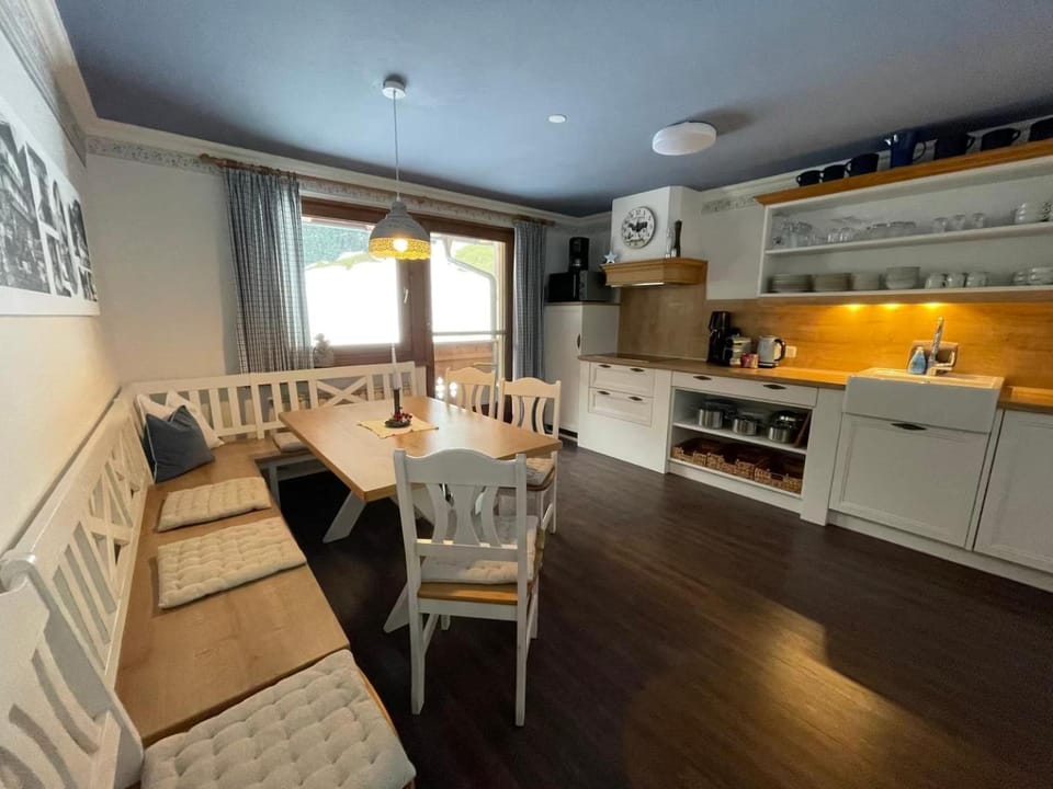 Kitchen or kitchenette, Living room, Dining area
