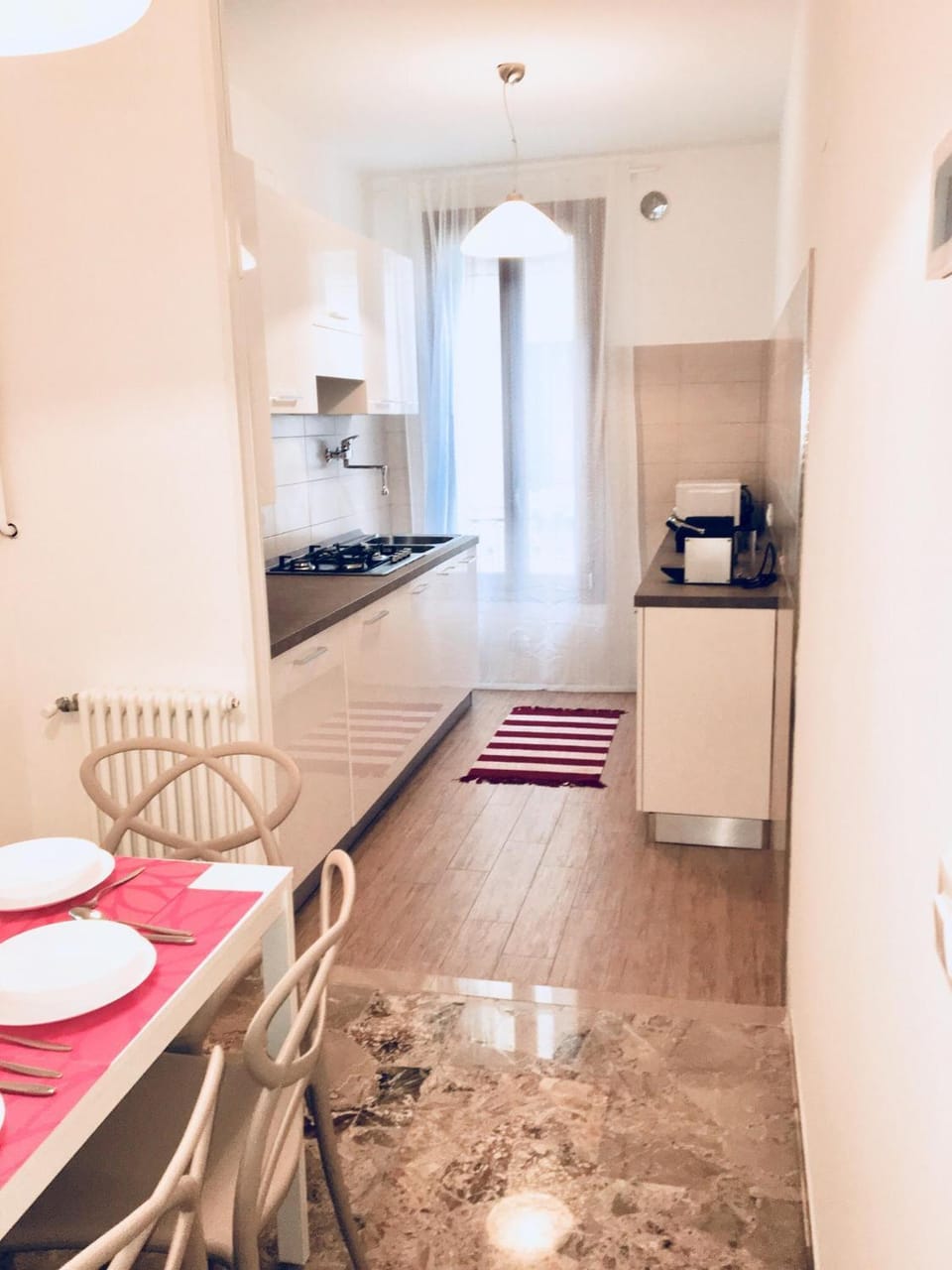 Kitchen or kitchenette, Dining area