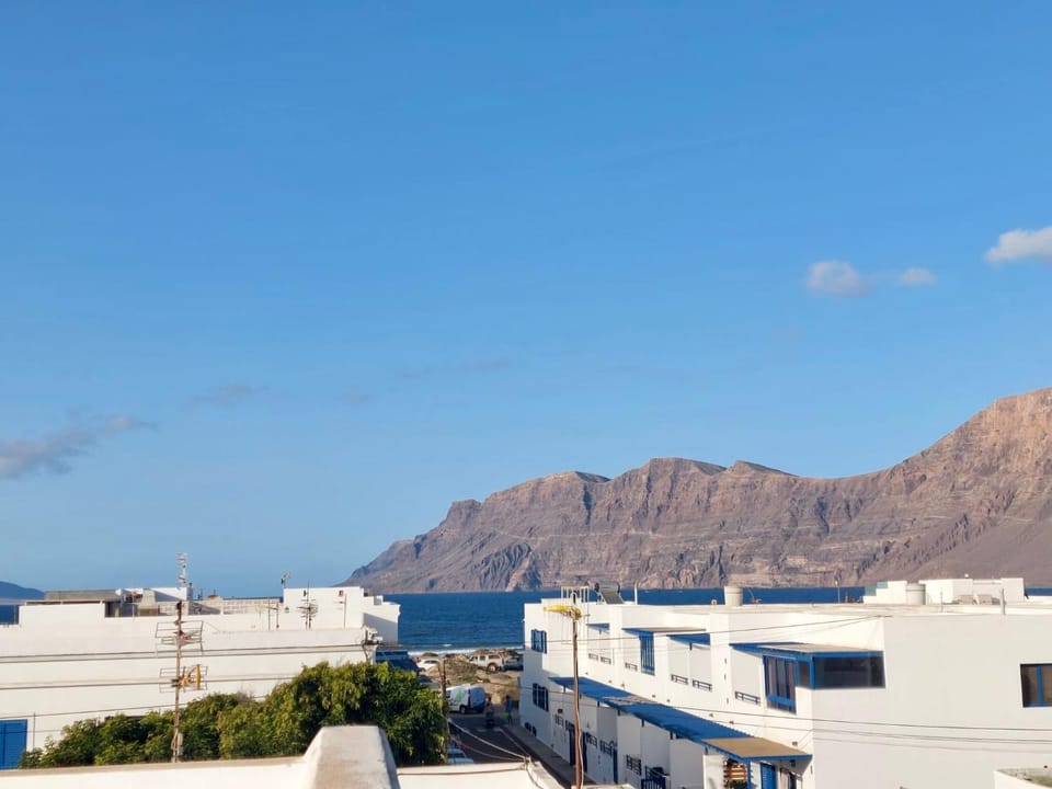 Mountain view, Sea view