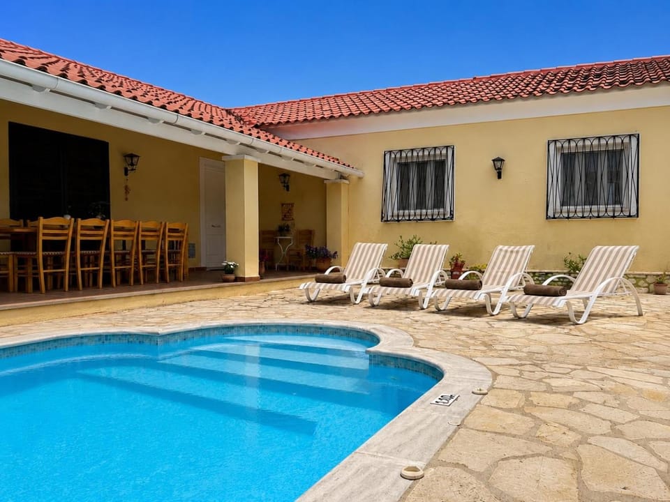 Property building, Patio, Day, Swimming pool, sunbed