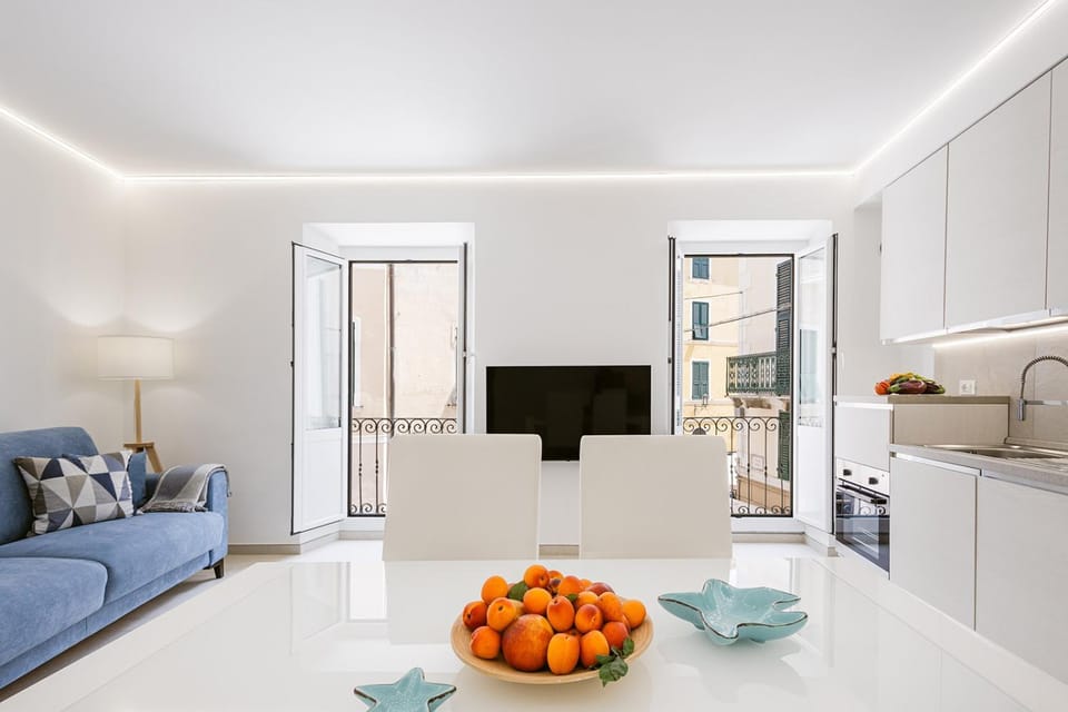 Kitchen or kitchenette, Living room, Dining area