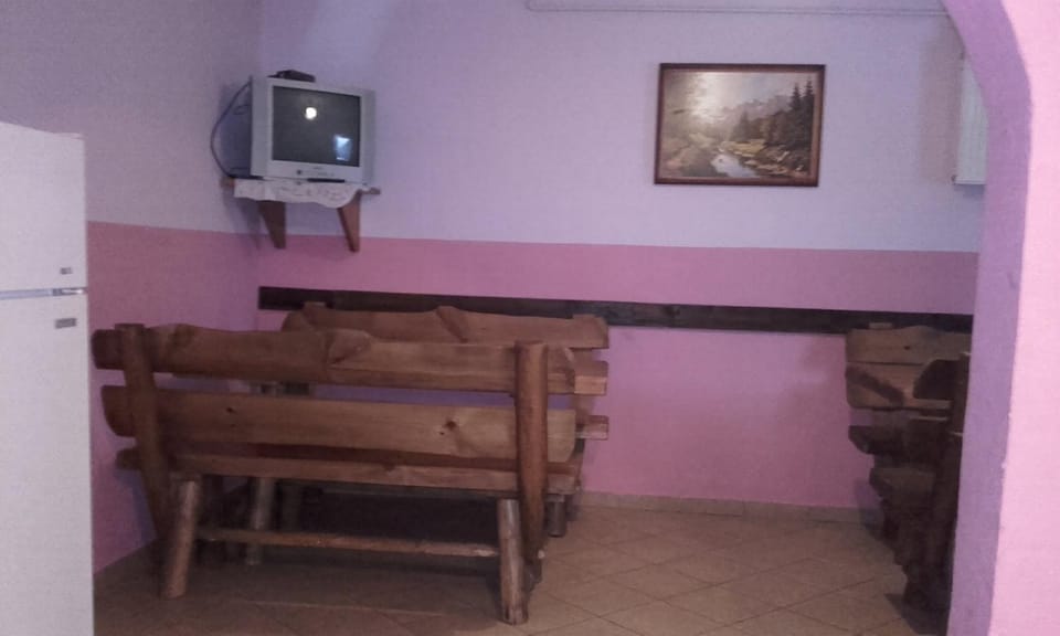 Communal lounge/ TV room, Communal kitchen