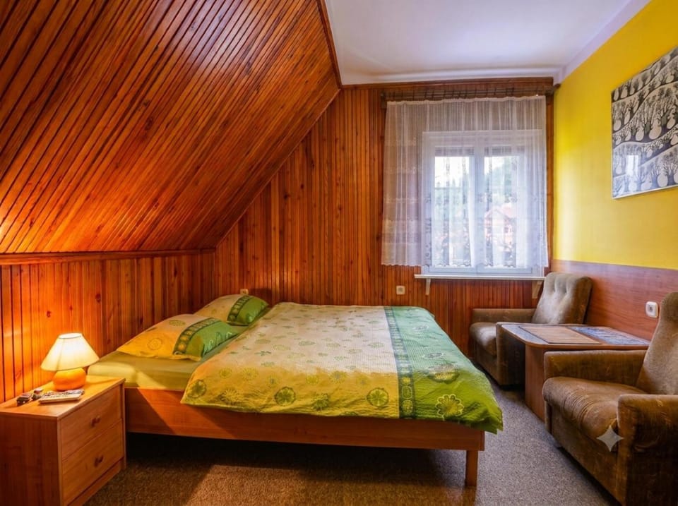 Bed, Photo of the whole room