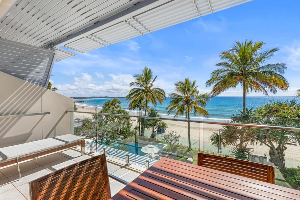 Patio, Day, Natural landscape, View (from property/room), Balcony/Terrace, Seating area, Beach, Pool view, Sea view, Swimming pool, sunbed