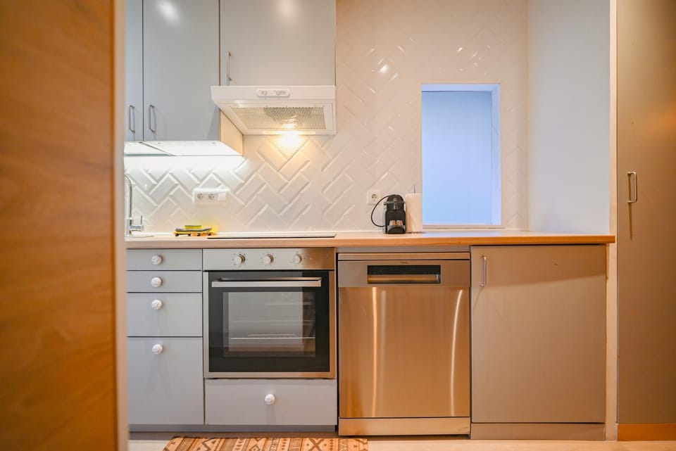 Kitchen or kitchenette, dishwasher