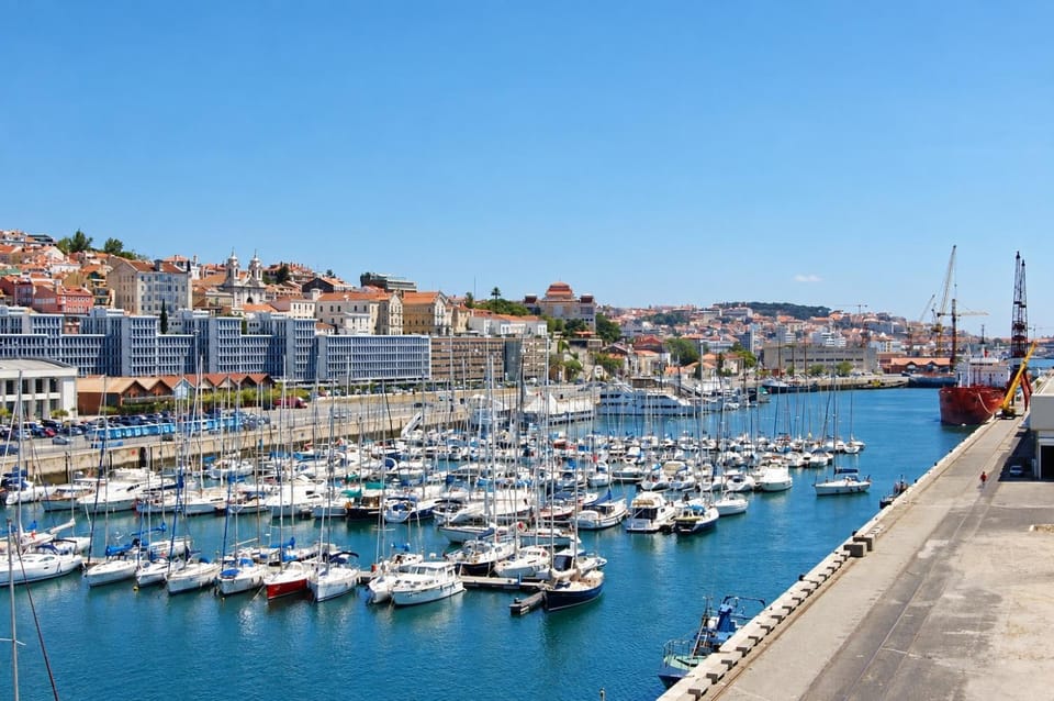 Sleep aboard a sailing boat in Lisbon Apartment in Lisbon