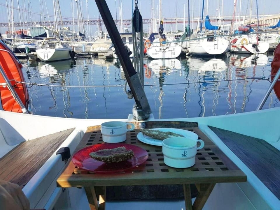 Sleep aboard a sailing boat in Lisbon Apartment in Lisbon