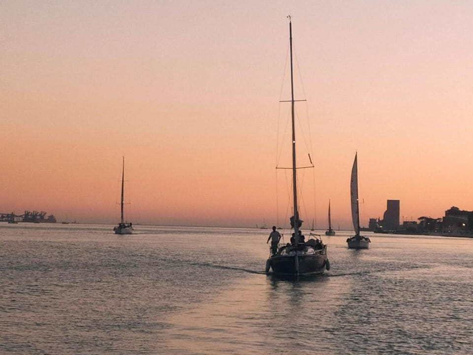Sleep aboard a sailing boat in Lisbon Apartment in Lisbon