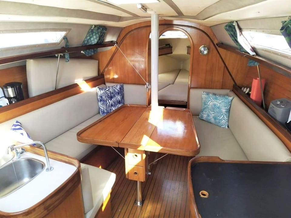 Sleep aboard a sailing boat in Lisbon Apartment in Lisbon