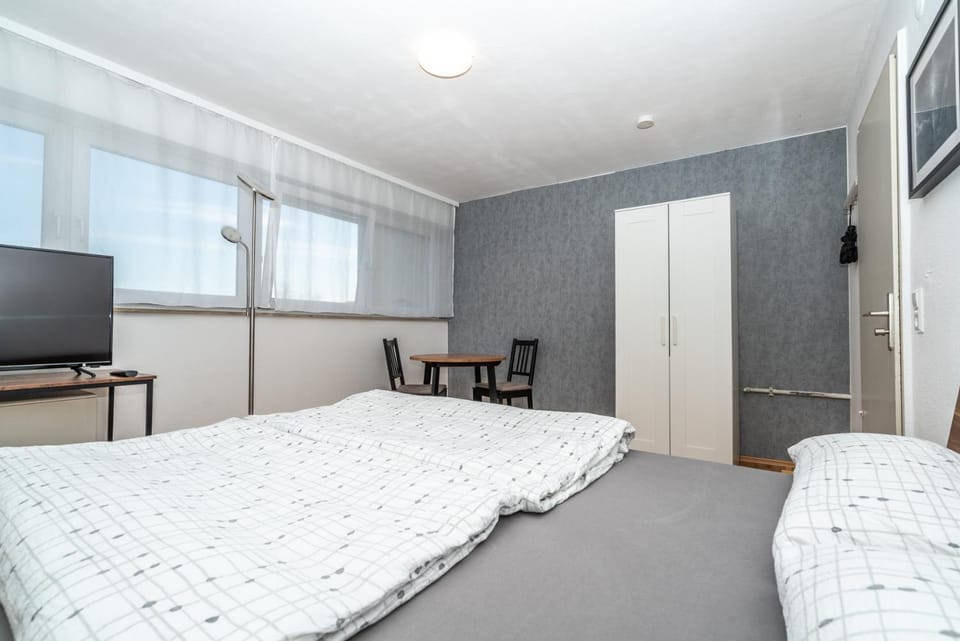 Bed, TV and multimedia, Dining area, wardrobe