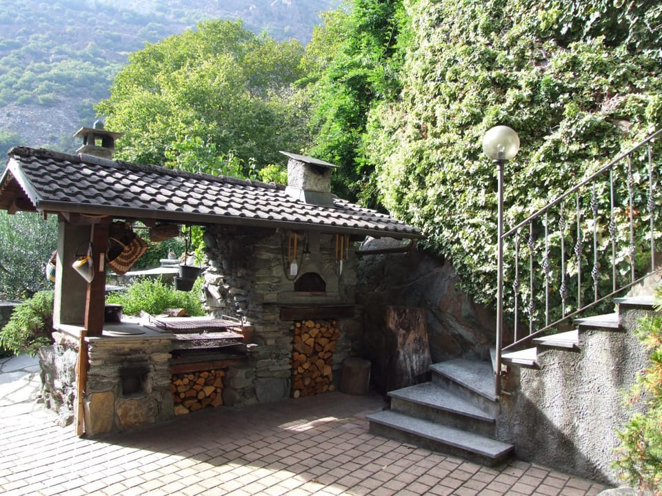 Le Rocher House in Châtillon