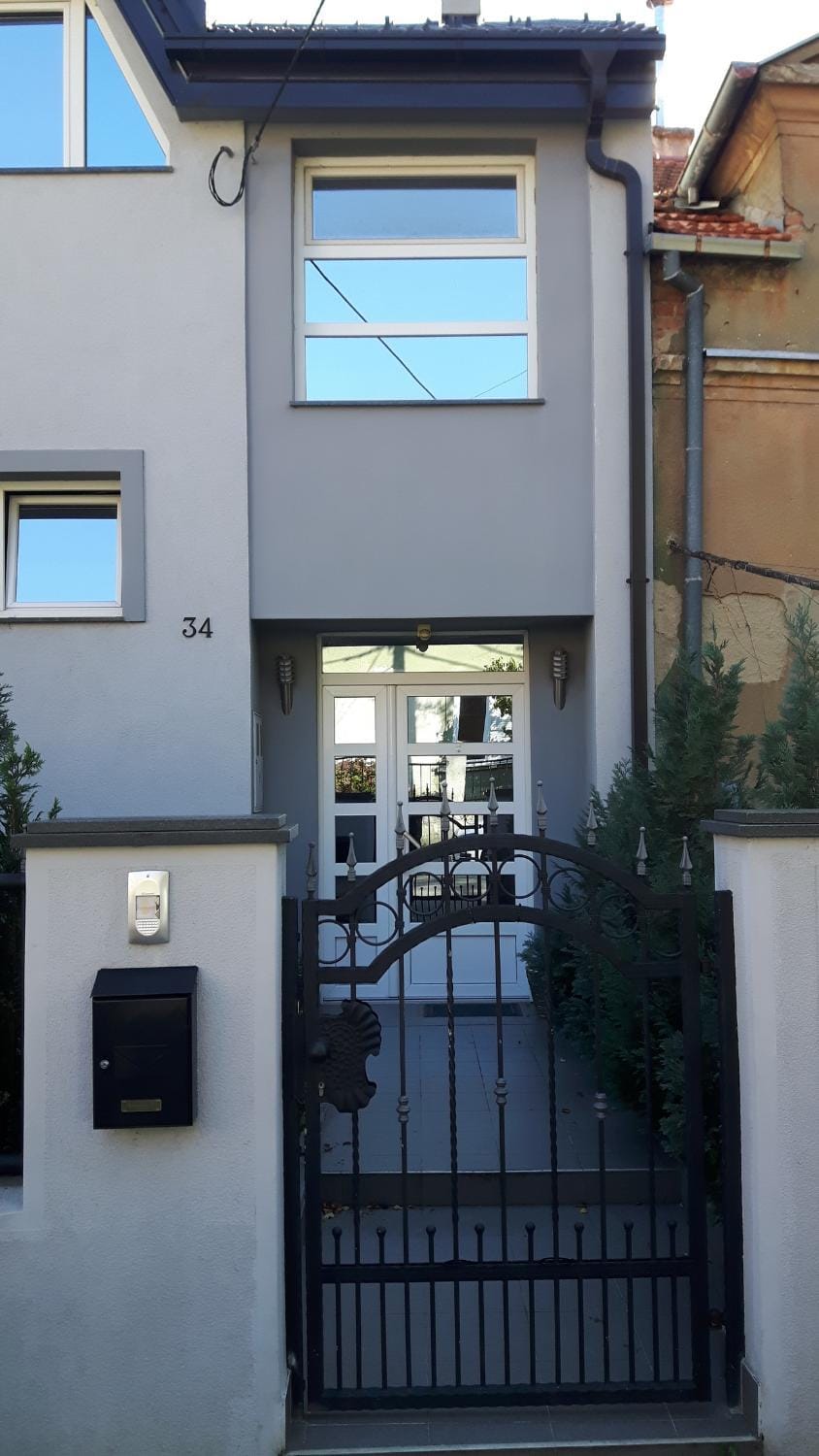 Facade/entrance