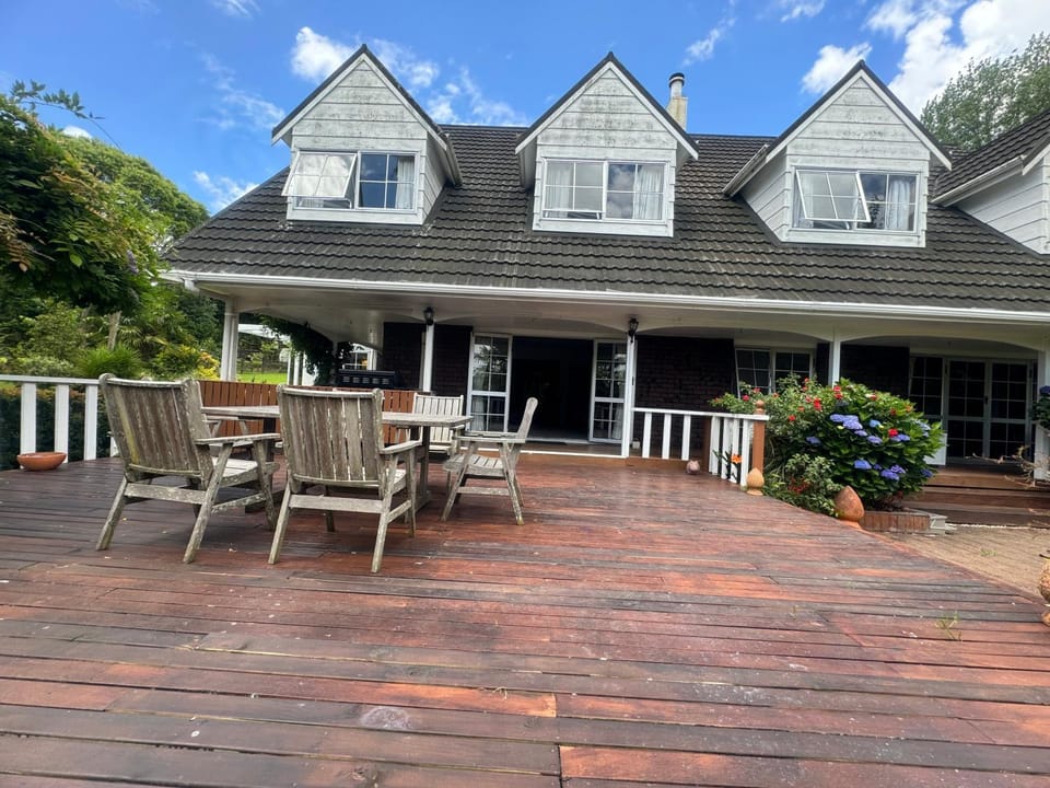 Property building, Day, Dining area