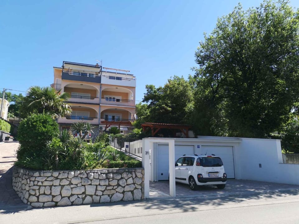 Property building, Summer, Parking