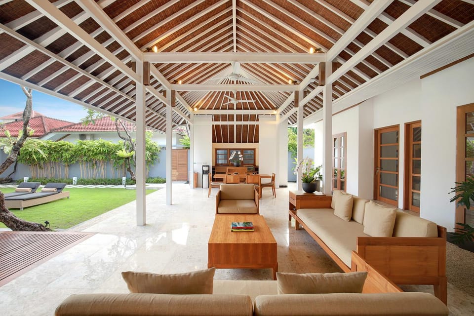 Patio, Day, Living room, Seating area