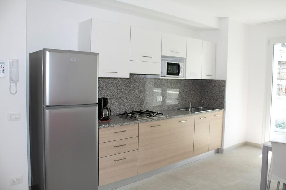 Coffee/tea facilities, microwave