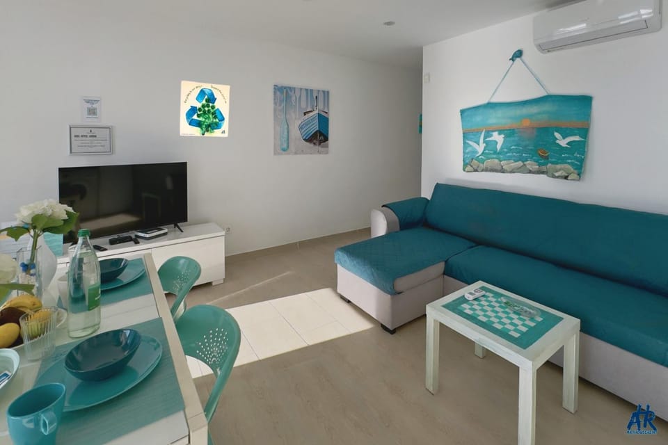 TV and multimedia, Living room, Seating area, air conditioner