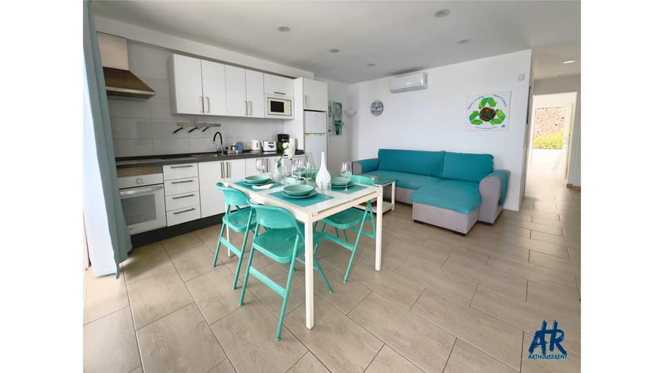 Kitchen or kitchenette, Living room, Seating area, air conditioner