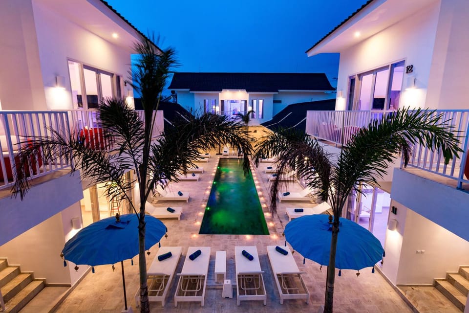 Swimming pool