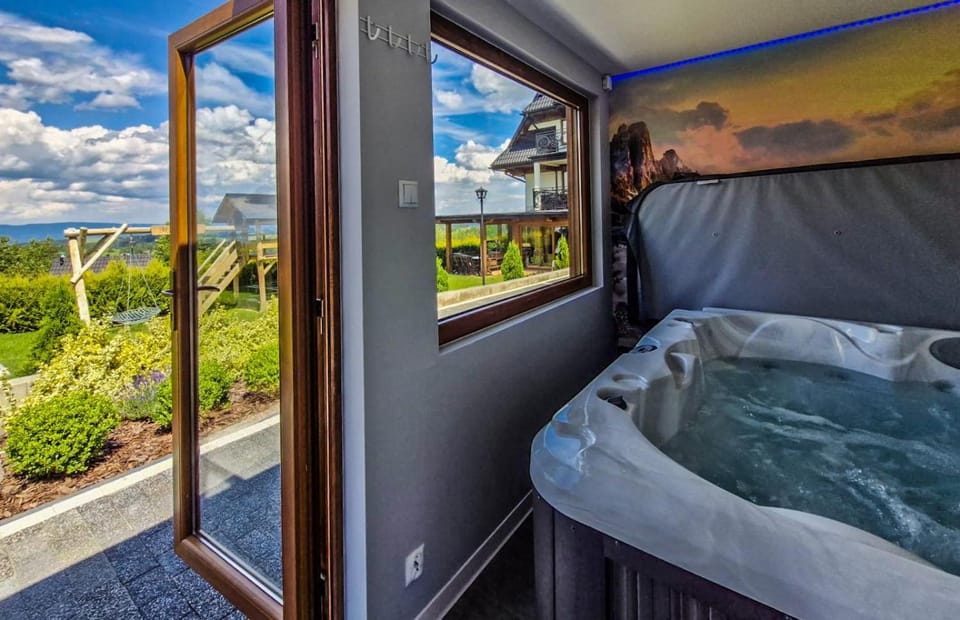 Hot Tub, Sauna