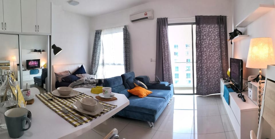 TV and multimedia, Coffee/tea facilities, Living room, Seating area, Dining area, Area and facilities