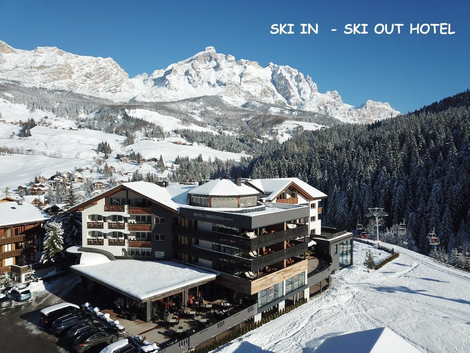 Facade/entrance, Day, Winter, Summer