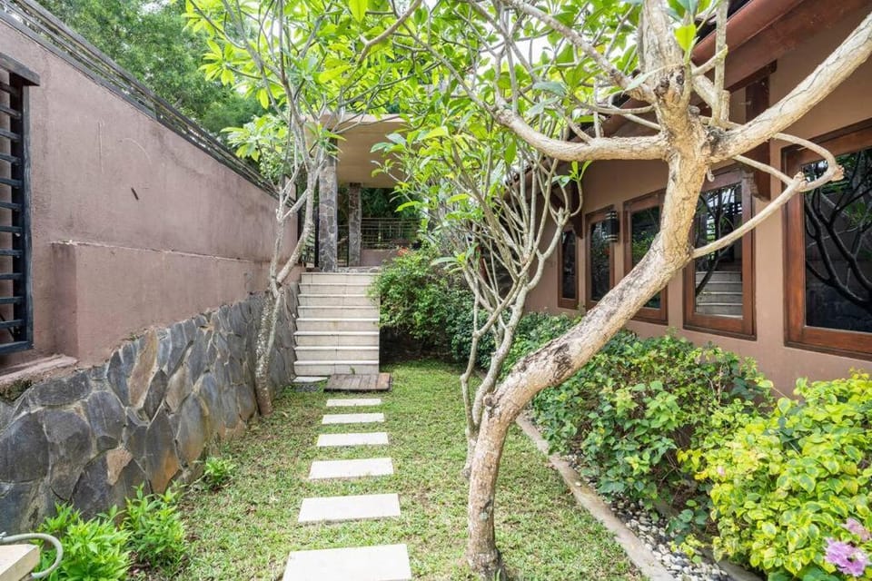 Property building, Facade/entrance, Garden view