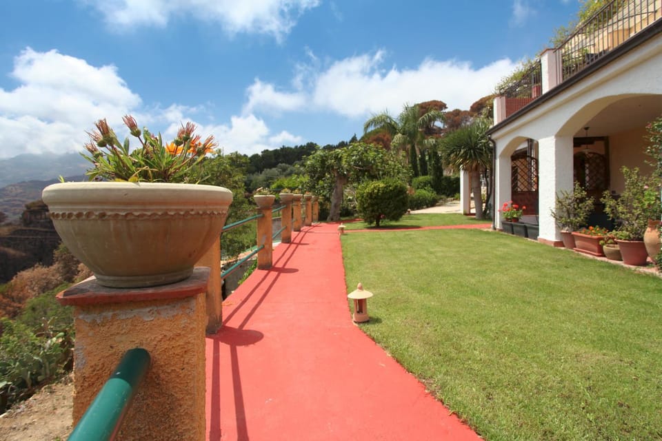 Day, Garden