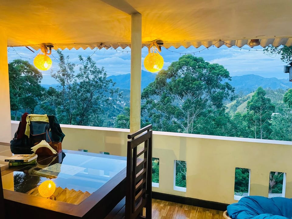 Natural landscape, View (from property/room), Balcony/Terrace, Dining area, Mountain view