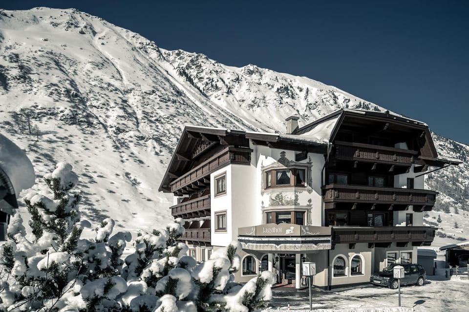 Property building, Day, Winter