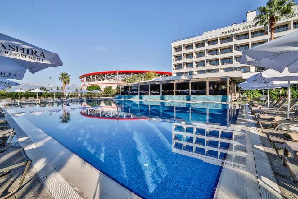 Pool view, Swimming pool, sunbed