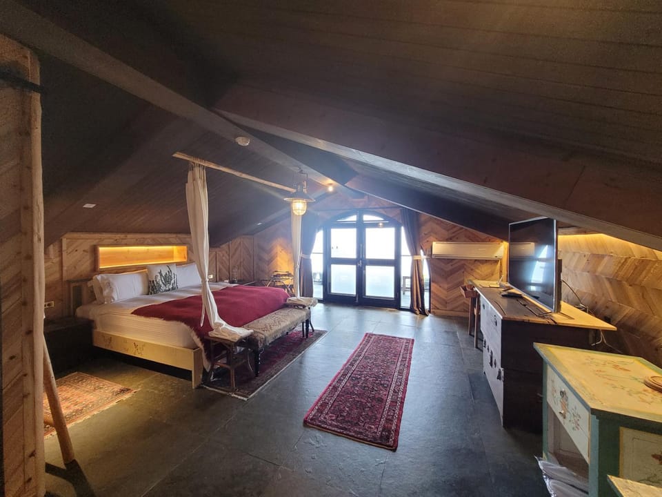 Bed, Photo of the whole room