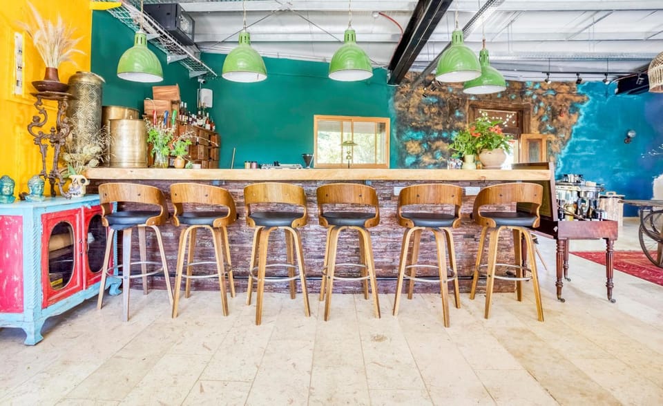 Restaurant/places to eat, Living room, Lounge or bar, Banquet/Function facilities, Seating area