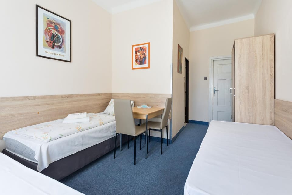Bed, Photo of the whole room, Seating area, Bedroom