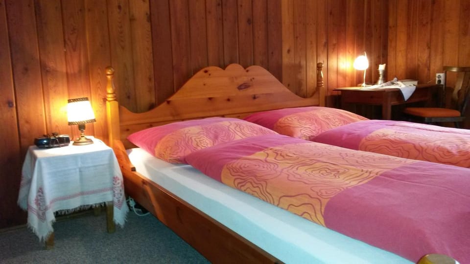 Photo of the whole room, Bedroom, Family