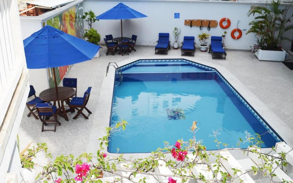 Pool view, Swimming pool, sunbed