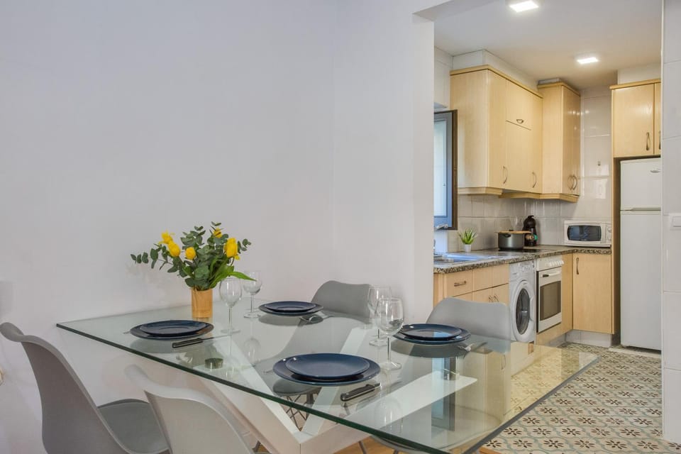 Coffee/tea facilities, Kitchen or kitchenette, Dining area, minibar, pet friendly, stove, washing machine