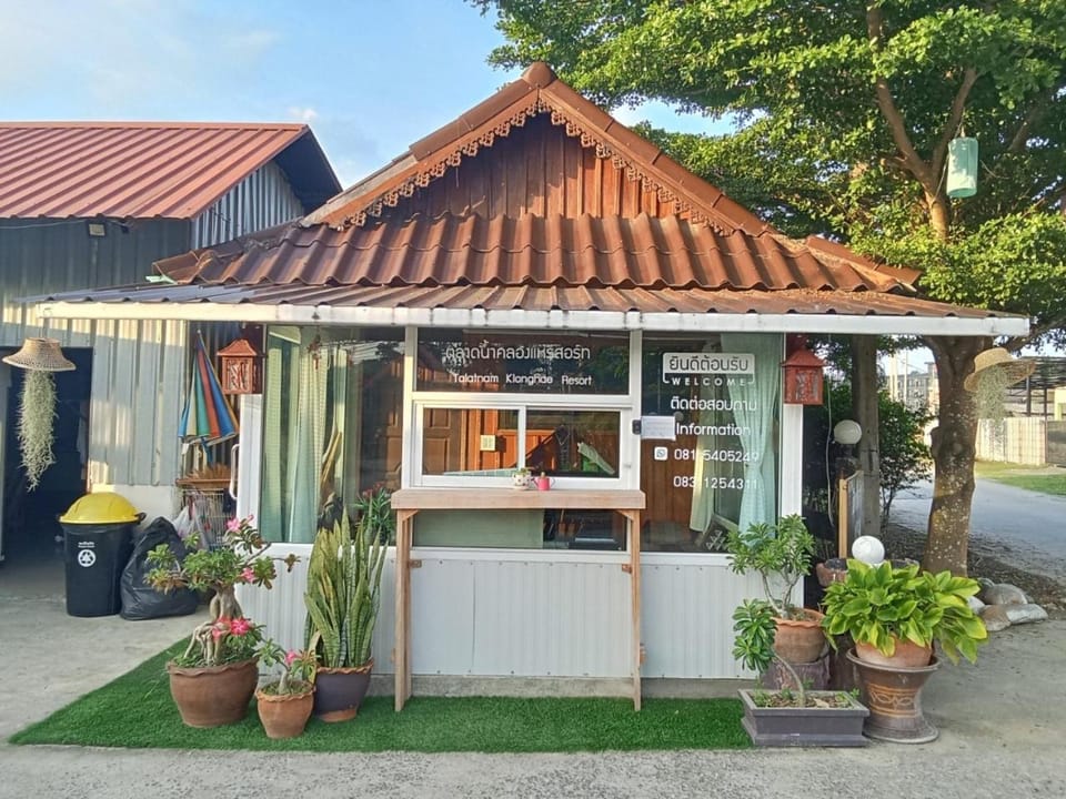 Talad Nam Klong Hae Resort Hotel in Thailand