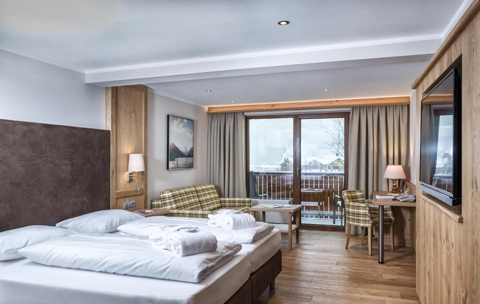 Photo of the whole room, Seating area, Bedroom, Lake view