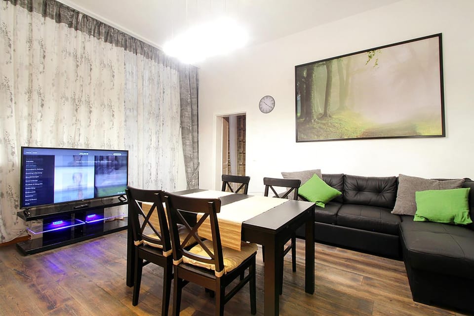 TV and multimedia, Living room, Dining area