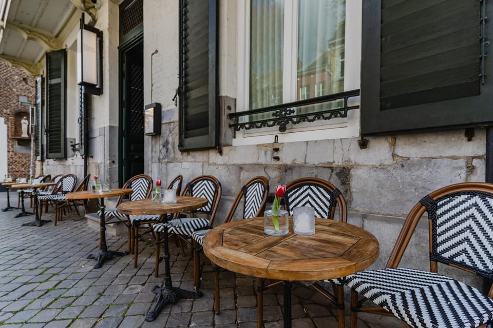 Facade/entrance, Balcony/Terrace, Lounge or bar