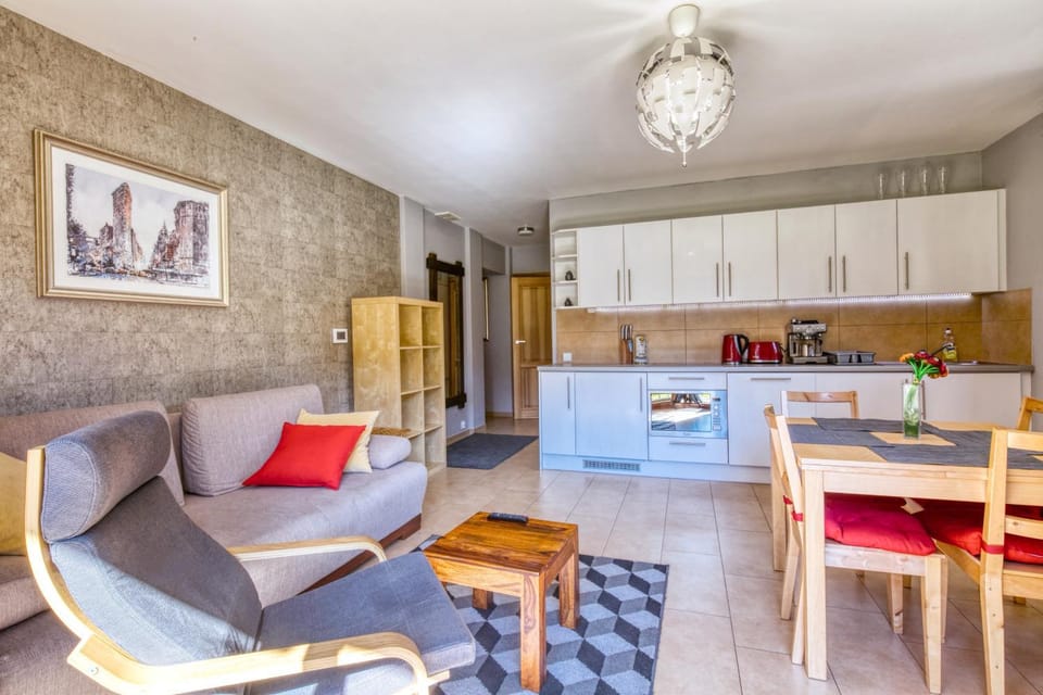 Day, Summer, Kitchen or kitchenette, Living room, Photo of the whole room, Seating area, Dining area, On site, Garden view