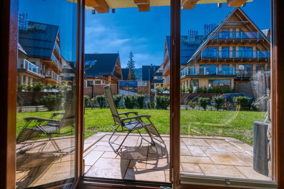 Patio, Day, Neighbourhood, Natural landscape, Summer, Garden, Garden, Balcony/Terrace, Seating area, On site, Garden view, Garden view
