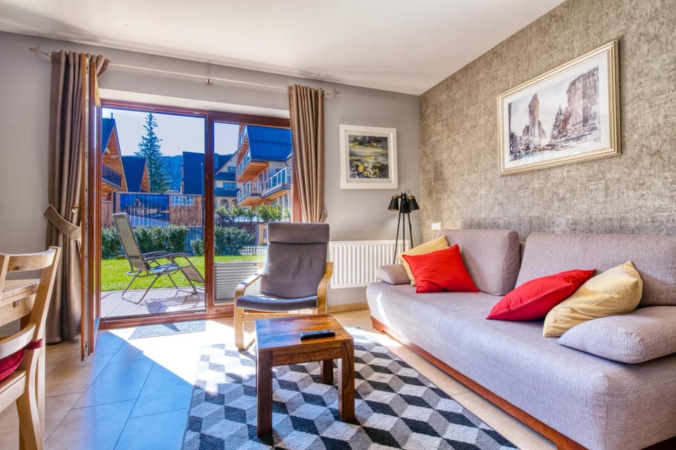 Bed, Day, Summer, Garden, TV and multimedia, View (from property/room), Balcony/Terrace, Living room, Photo of the whole room, Seating area, On site, Garden view, Garden view